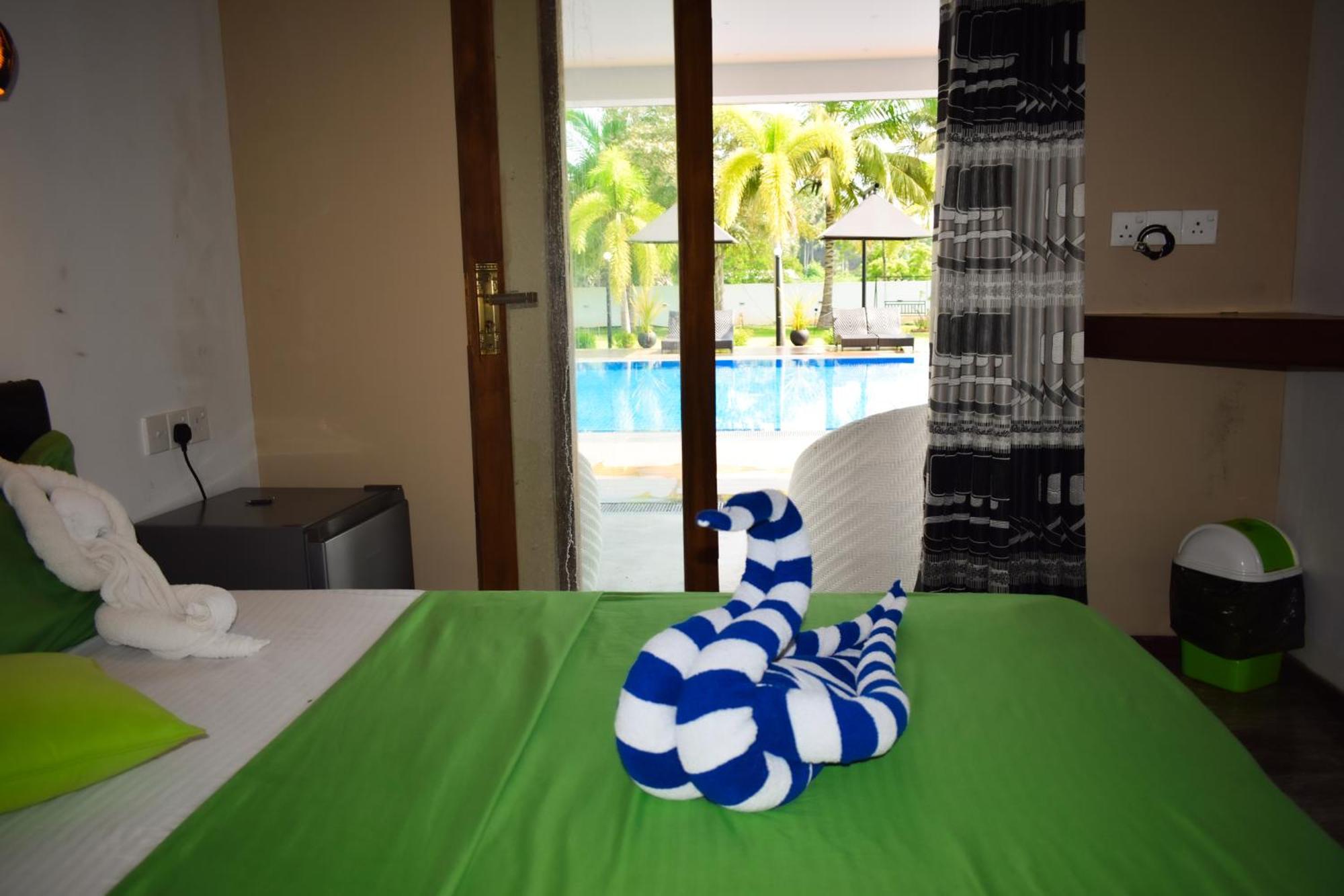 Hotel Green Garden Trincomalee Bagian luar foto