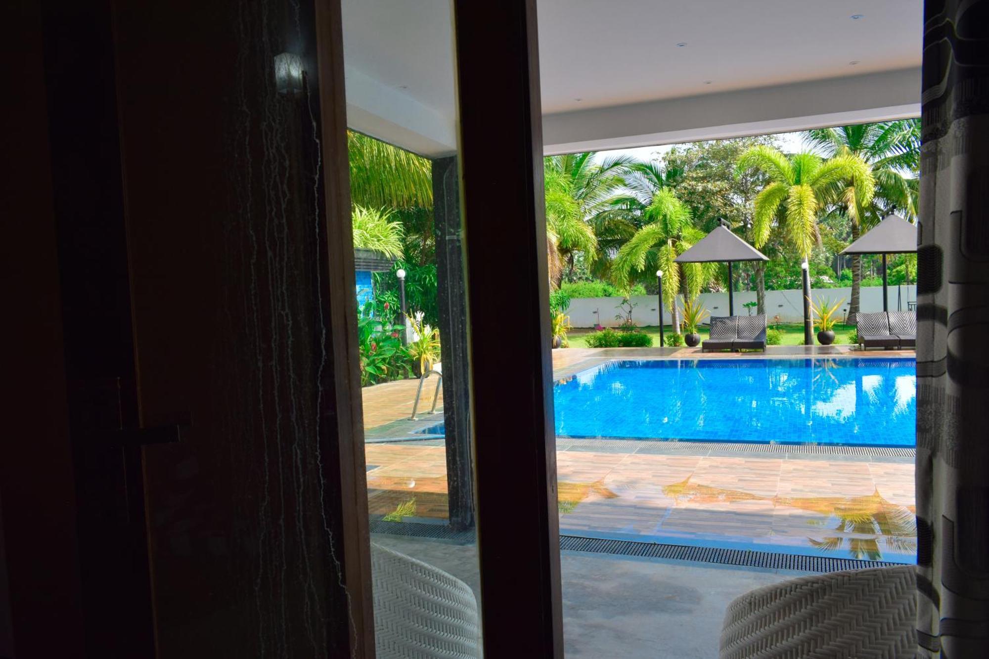 Hotel Green Garden Trincomalee Bagian luar foto