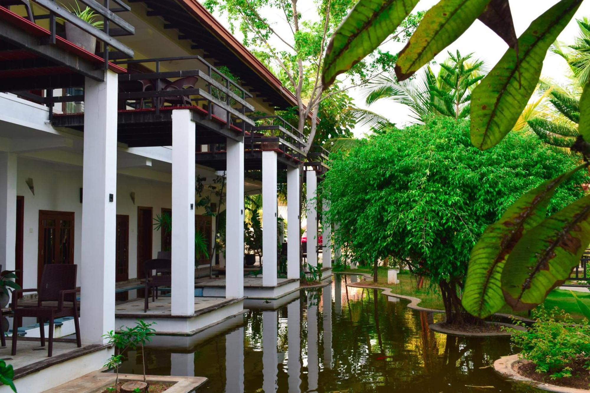 Hotel Green Garden Trincomalee Bagian luar foto