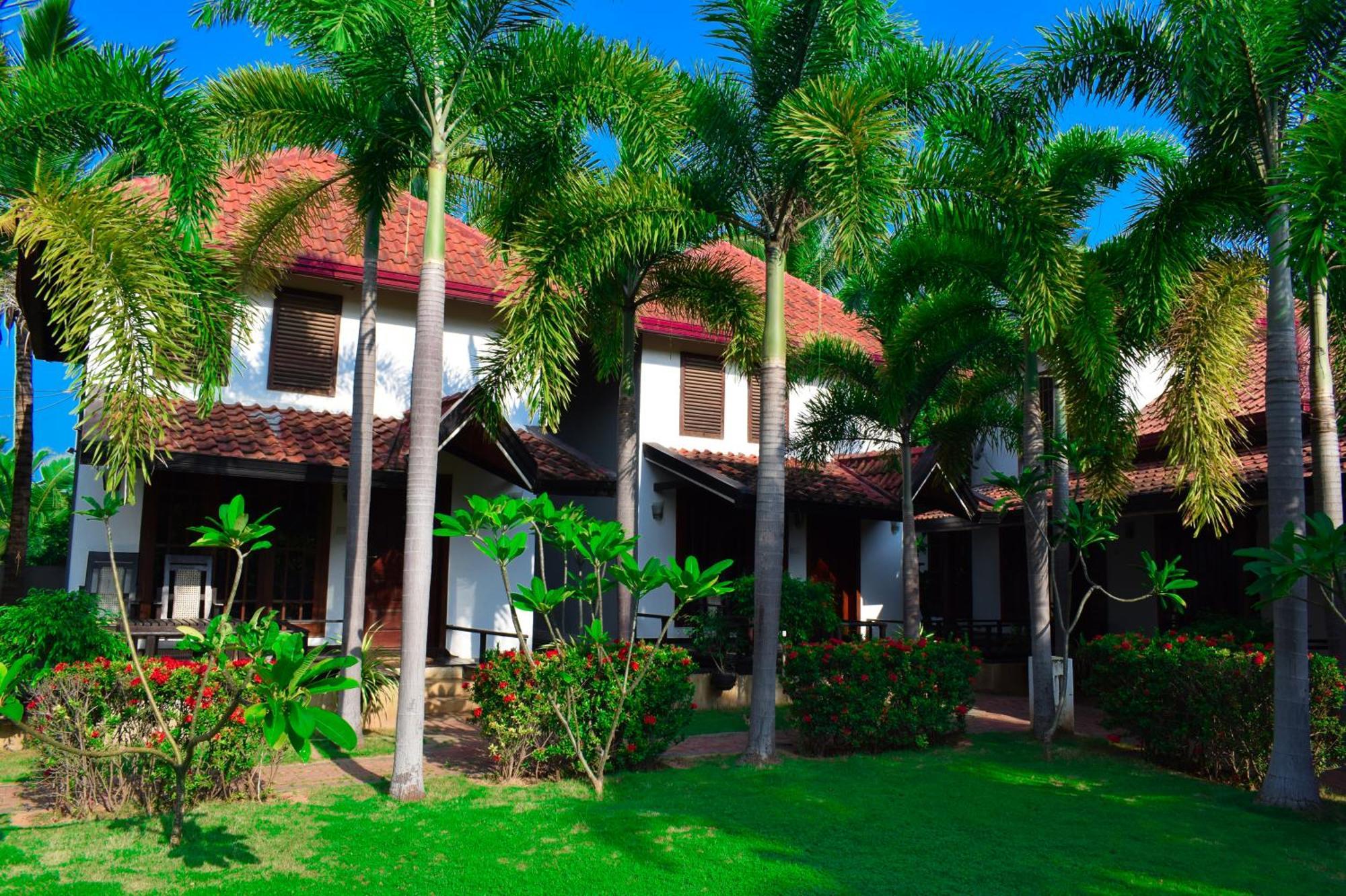 Hotel Green Garden Trincomalee Bagian luar foto