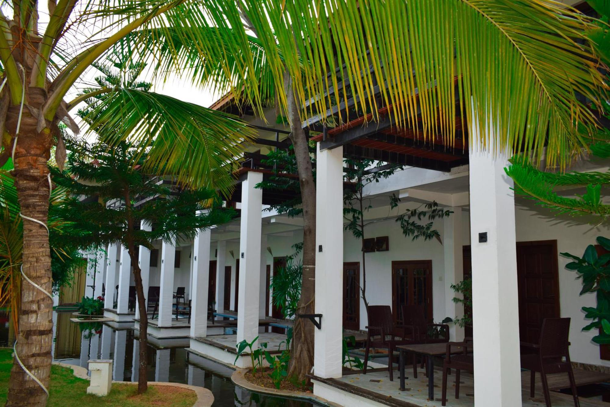Hotel Green Garden Trincomalee Bagian luar foto