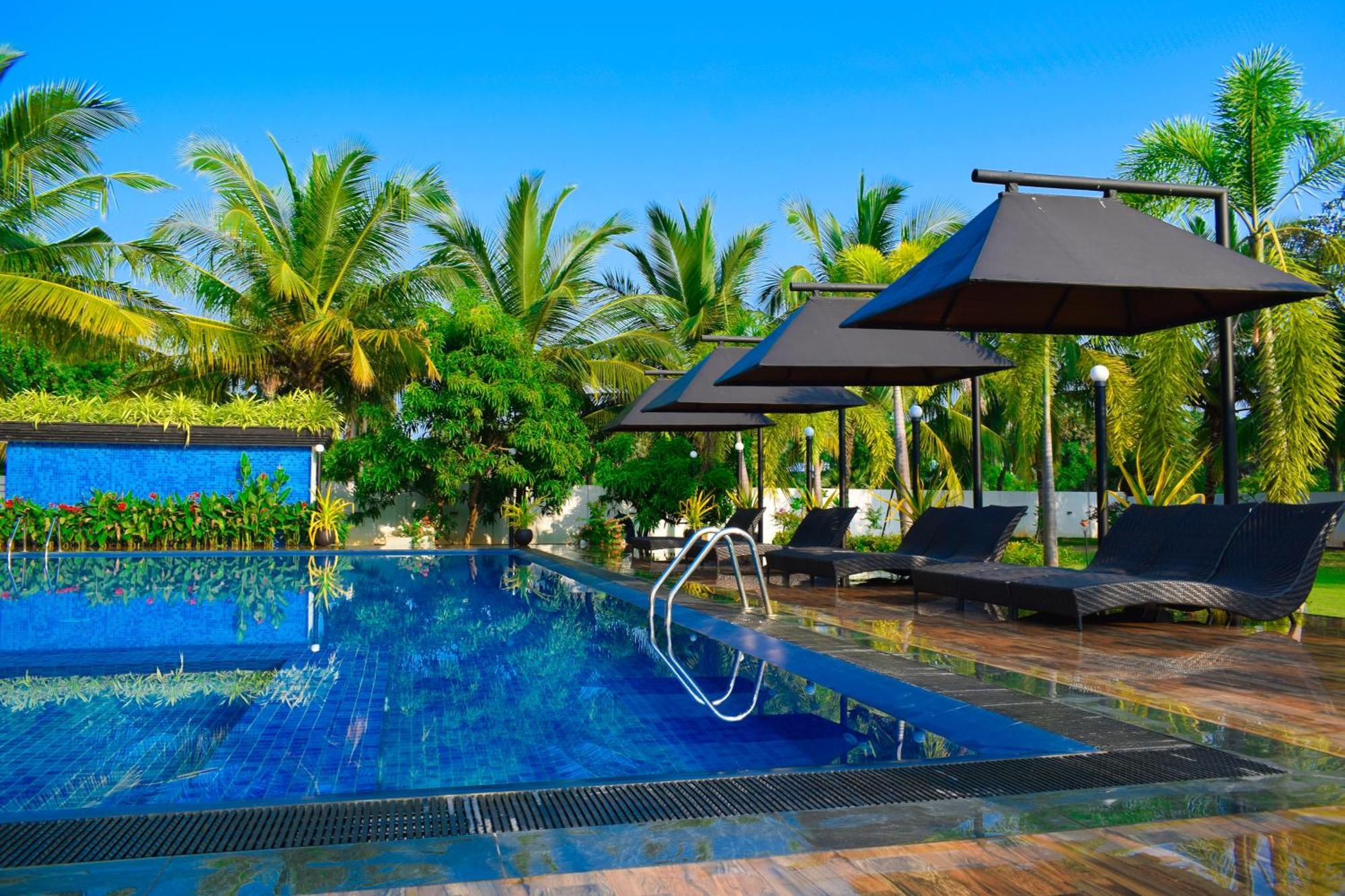 Hotel Green Garden Trincomalee Bagian luar foto
