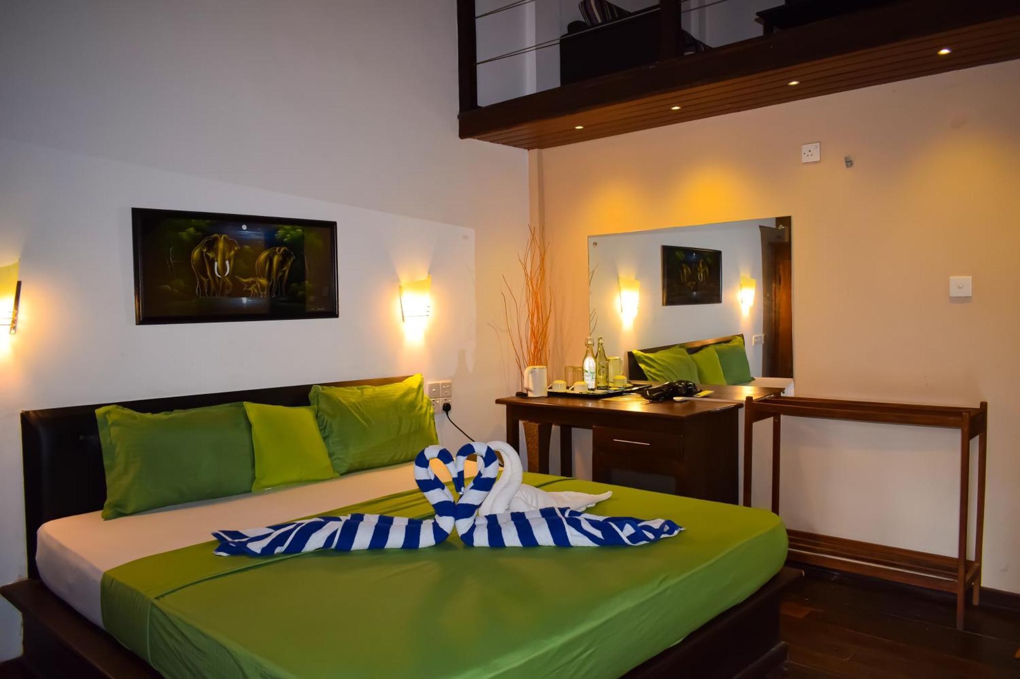 Hotel Green Garden Trincomalee Bagian luar foto