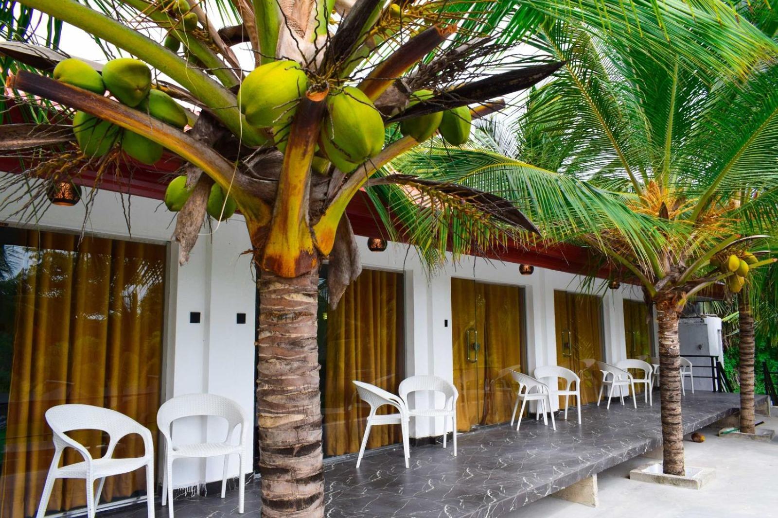 Hotel Green Garden Trincomalee Bagian luar foto