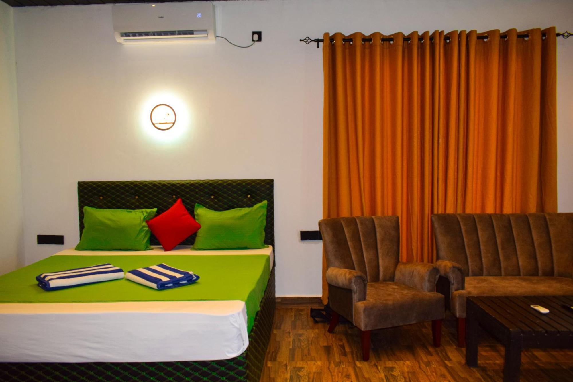 Hotel Green Garden Trincomalee Bagian luar foto