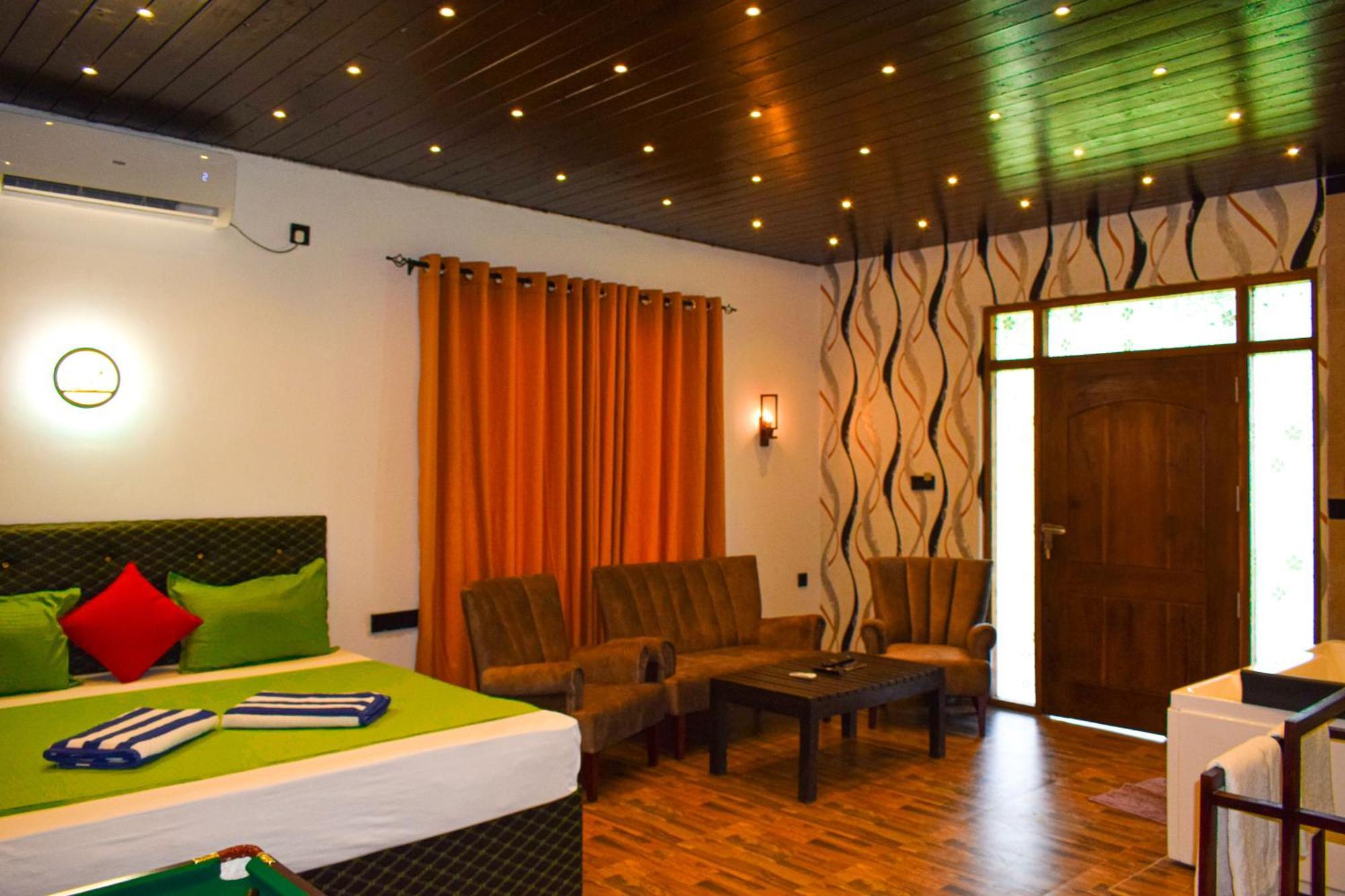 Hotel Green Garden Trincomalee Bagian luar foto