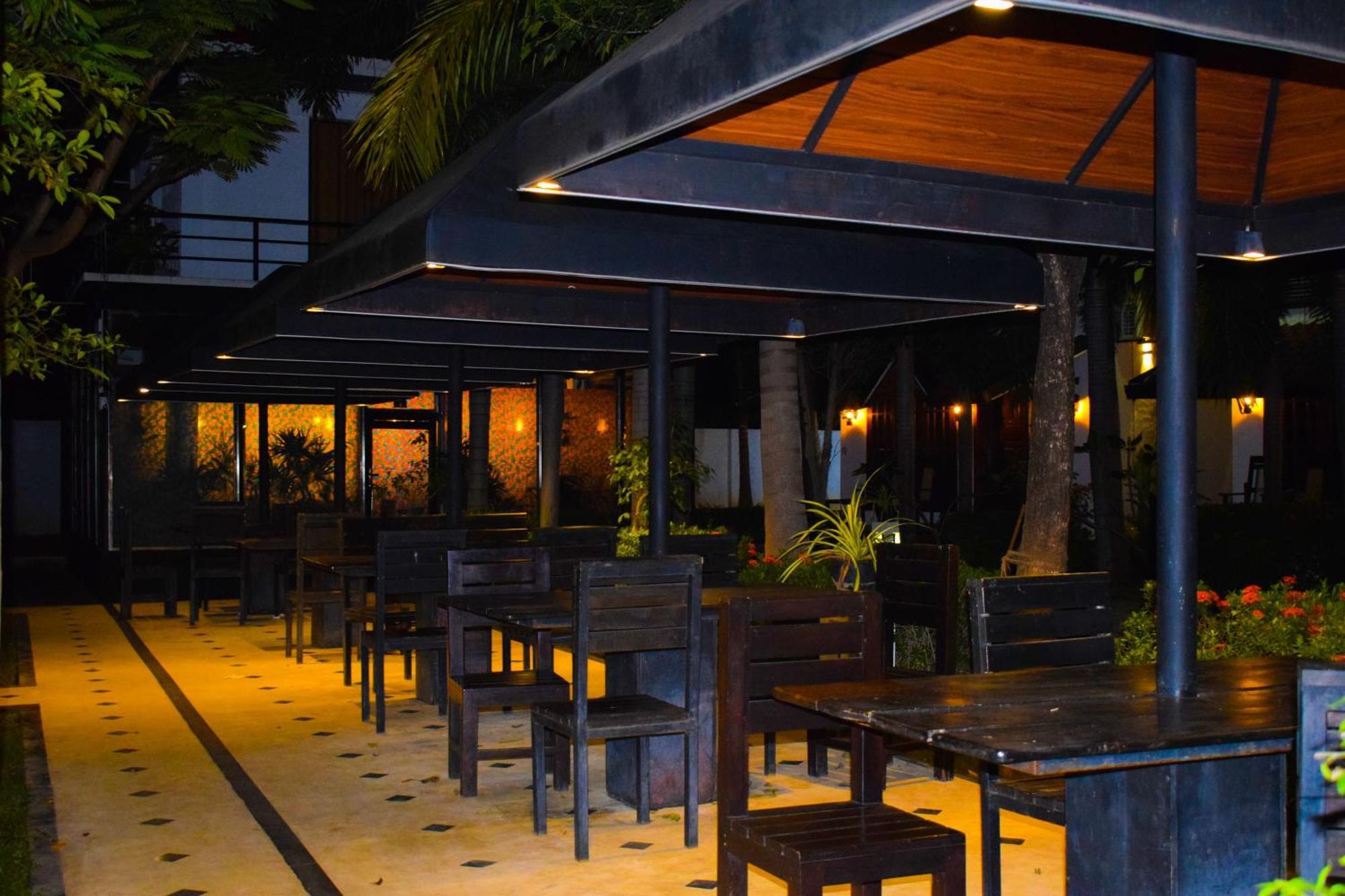 Hotel Green Garden Trincomalee Bagian luar foto