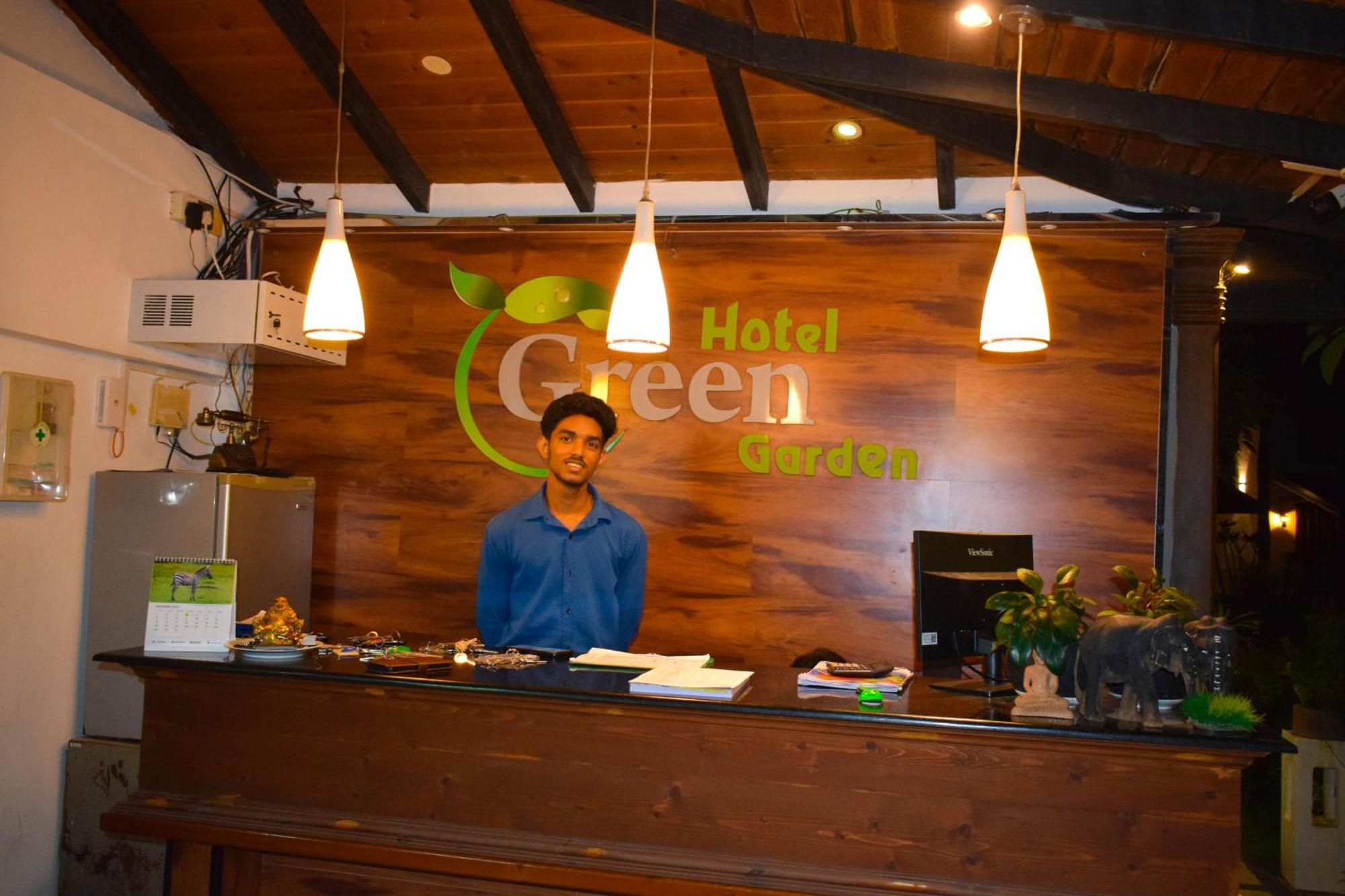 Hotel Green Garden Trincomalee Bagian luar foto