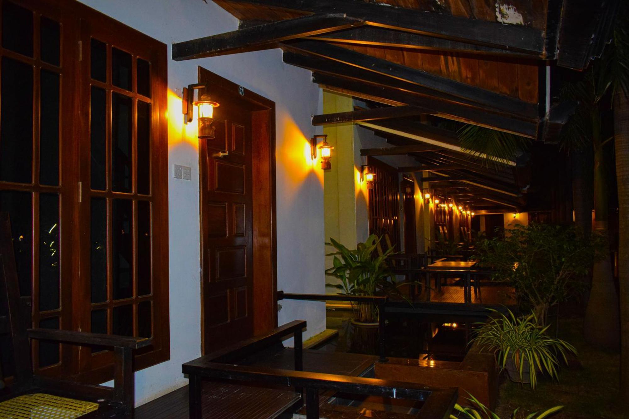 Hotel Green Garden Trincomalee Bagian luar foto