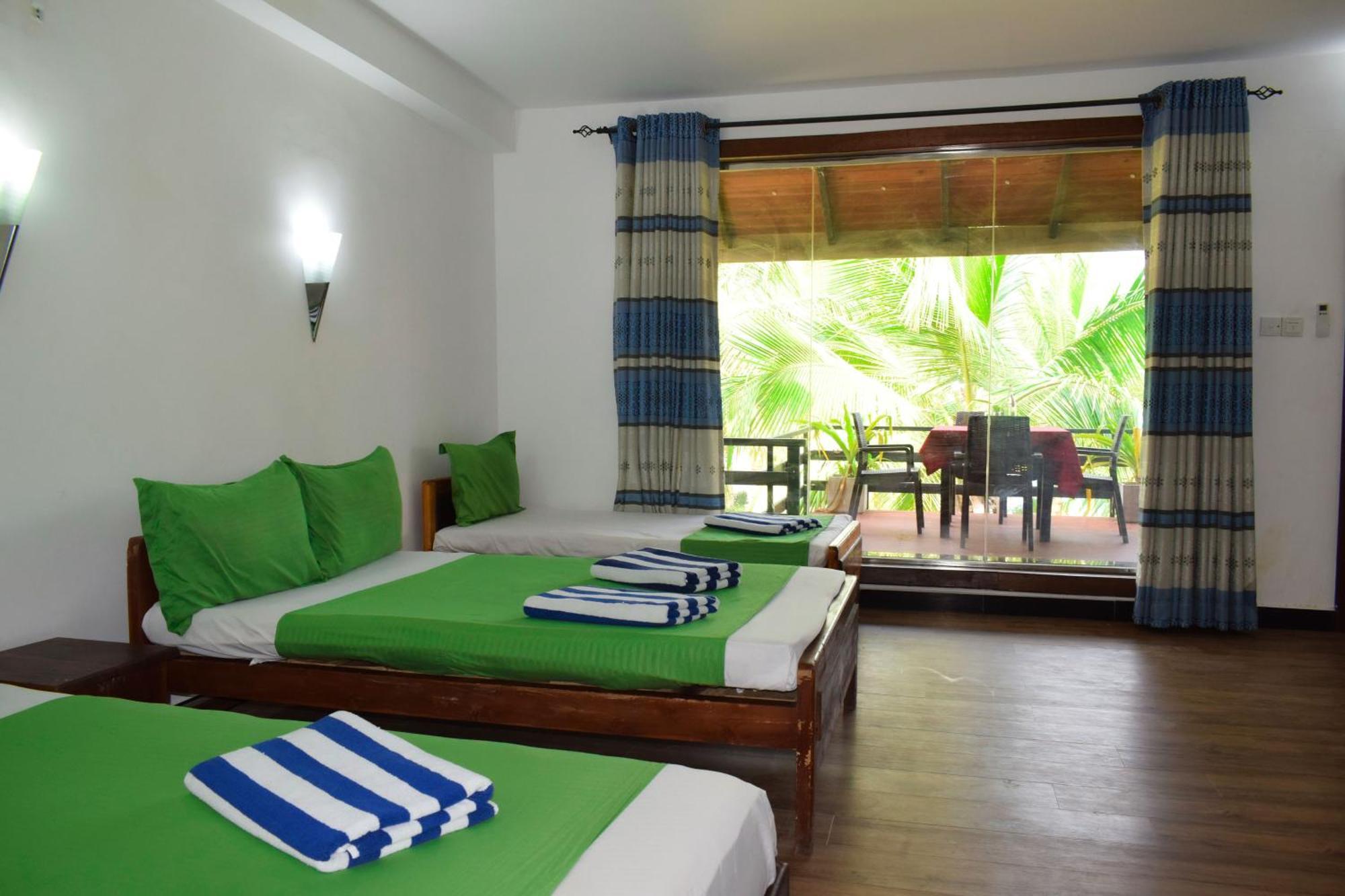 Hotel Green Garden Trincomalee Bagian luar foto