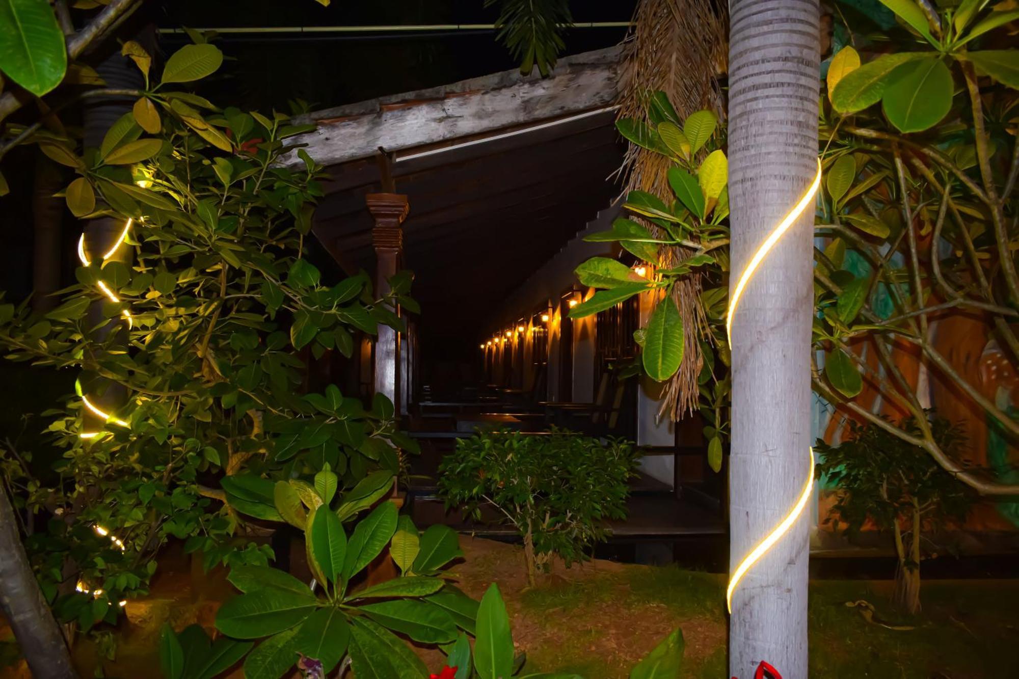 Hotel Green Garden Trincomalee Bagian luar foto