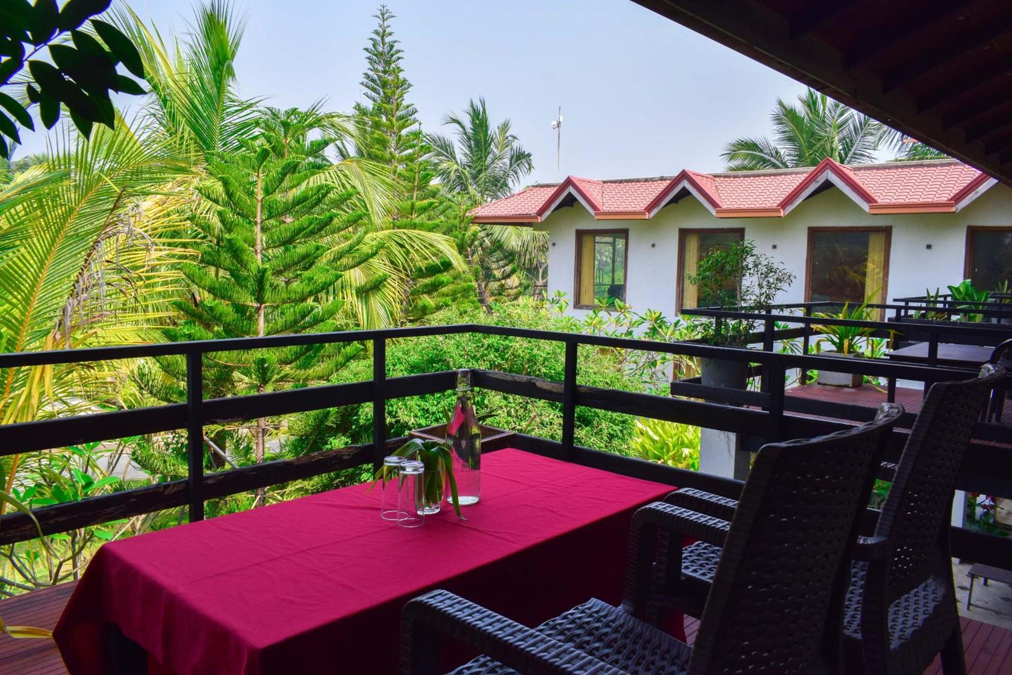 Hotel Green Garden Trincomalee Bagian luar foto