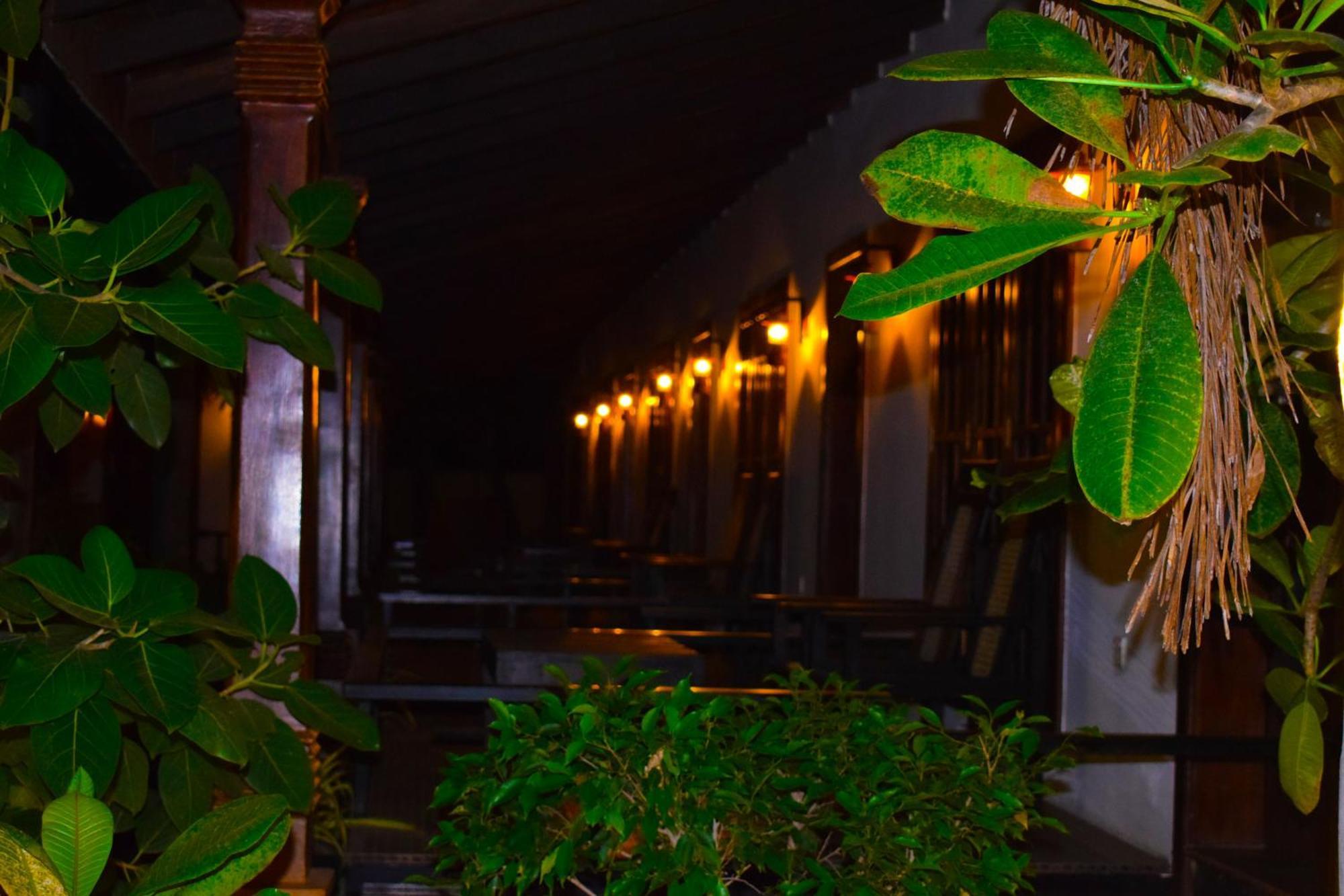 Hotel Green Garden Trincomalee Bagian luar foto